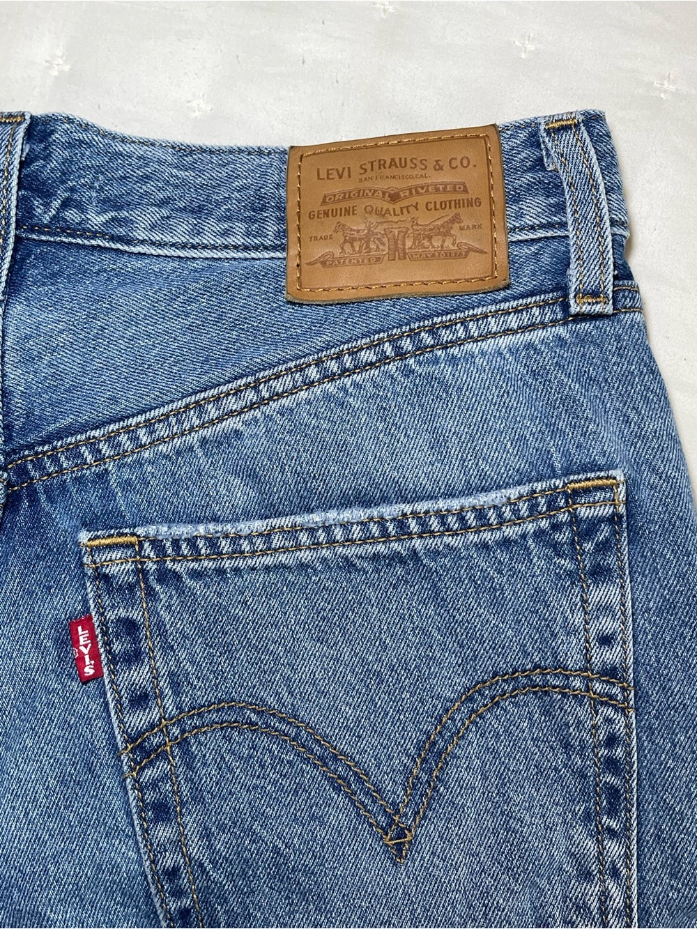 Women's Levi's High Loose Flare Jeans Size 29 Light
Wash Wide Leg Denim - Picture 3 of 13